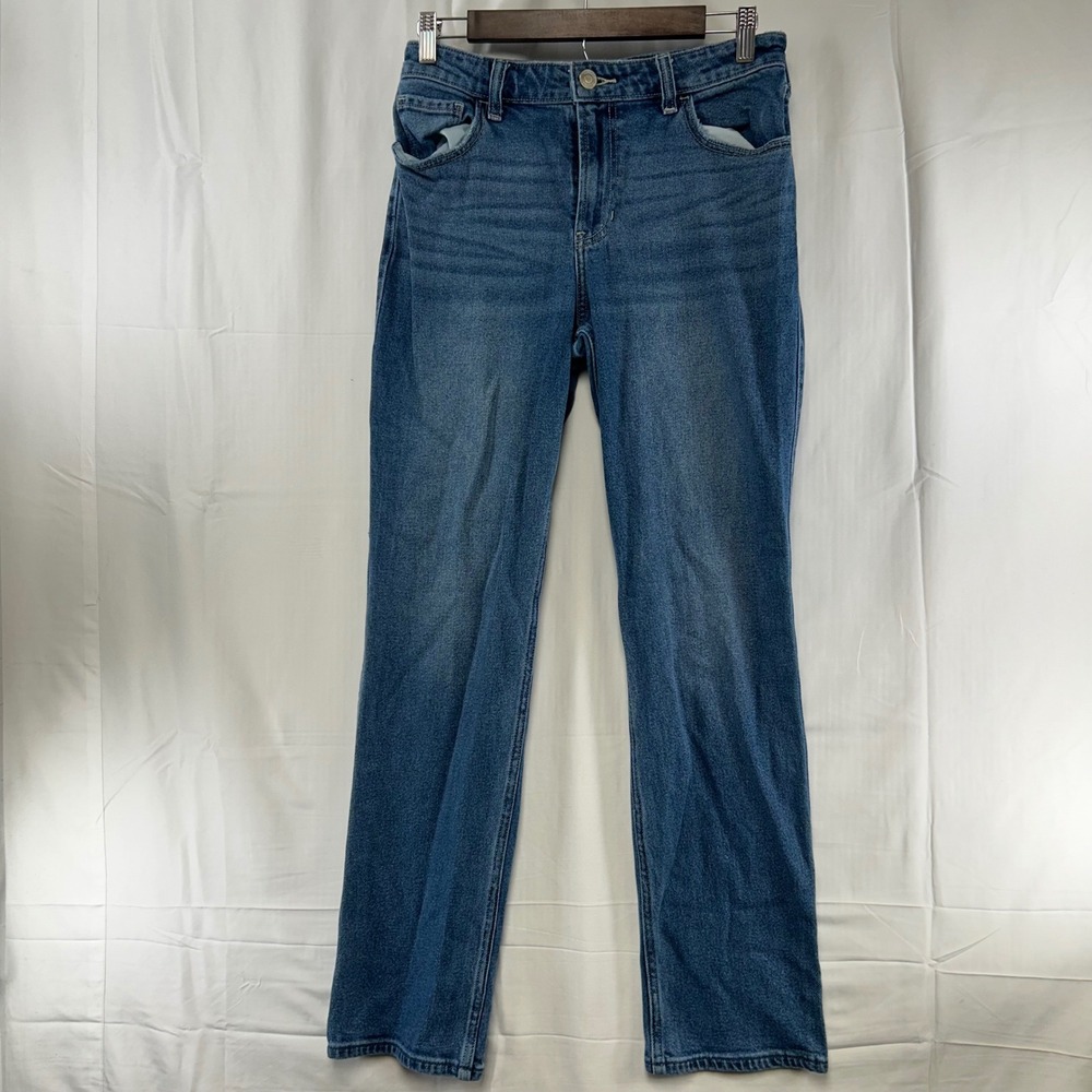 Hollister Women's Straight Leg Jeans in Medium Blue Wash